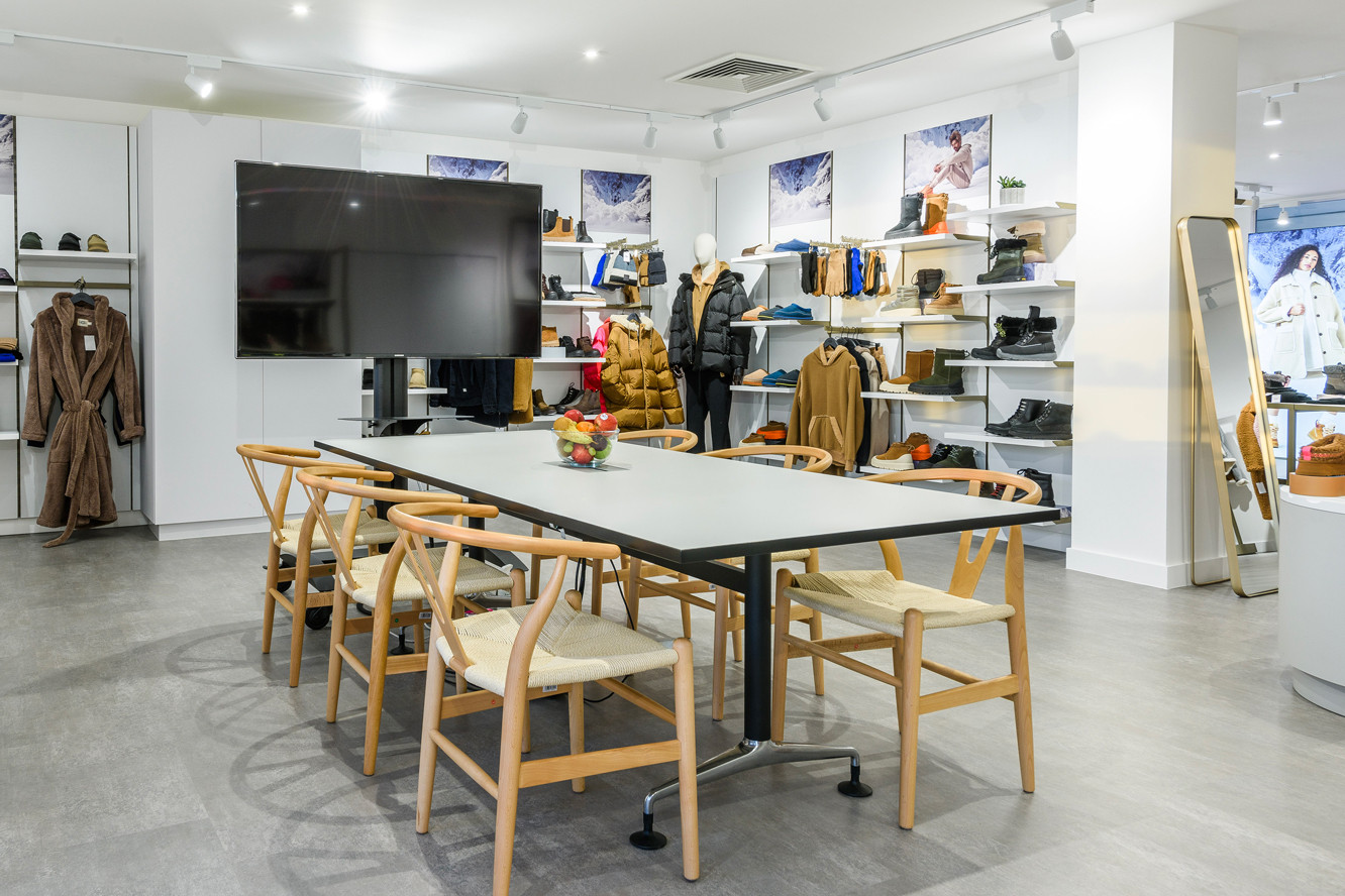 O12 Dexters Office 1701 23 037