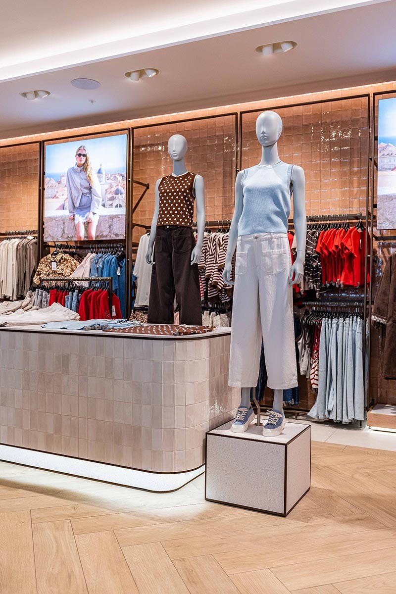 NEXT clothing display