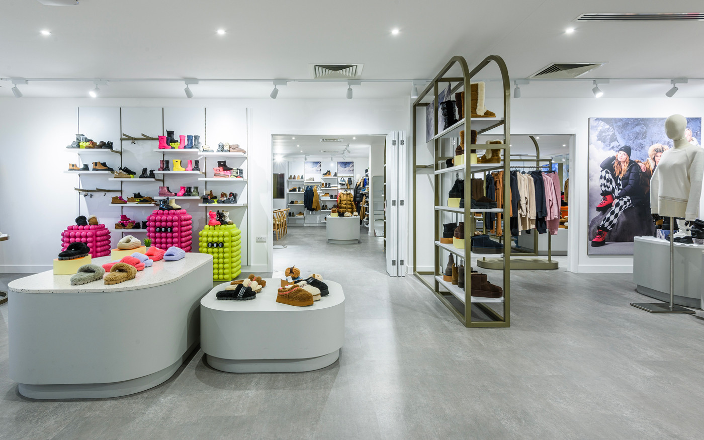 O12 Deckers Office 1701 23 019