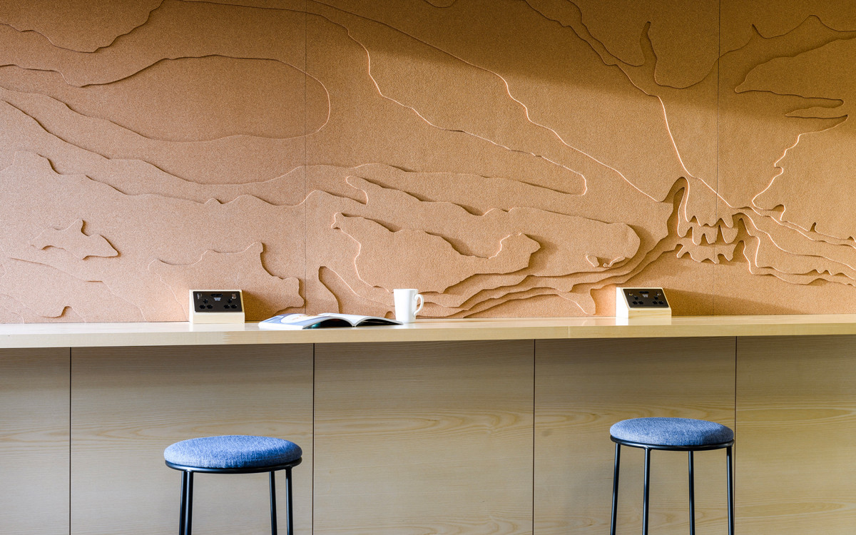 O12 Deckers Office 1701 23 065