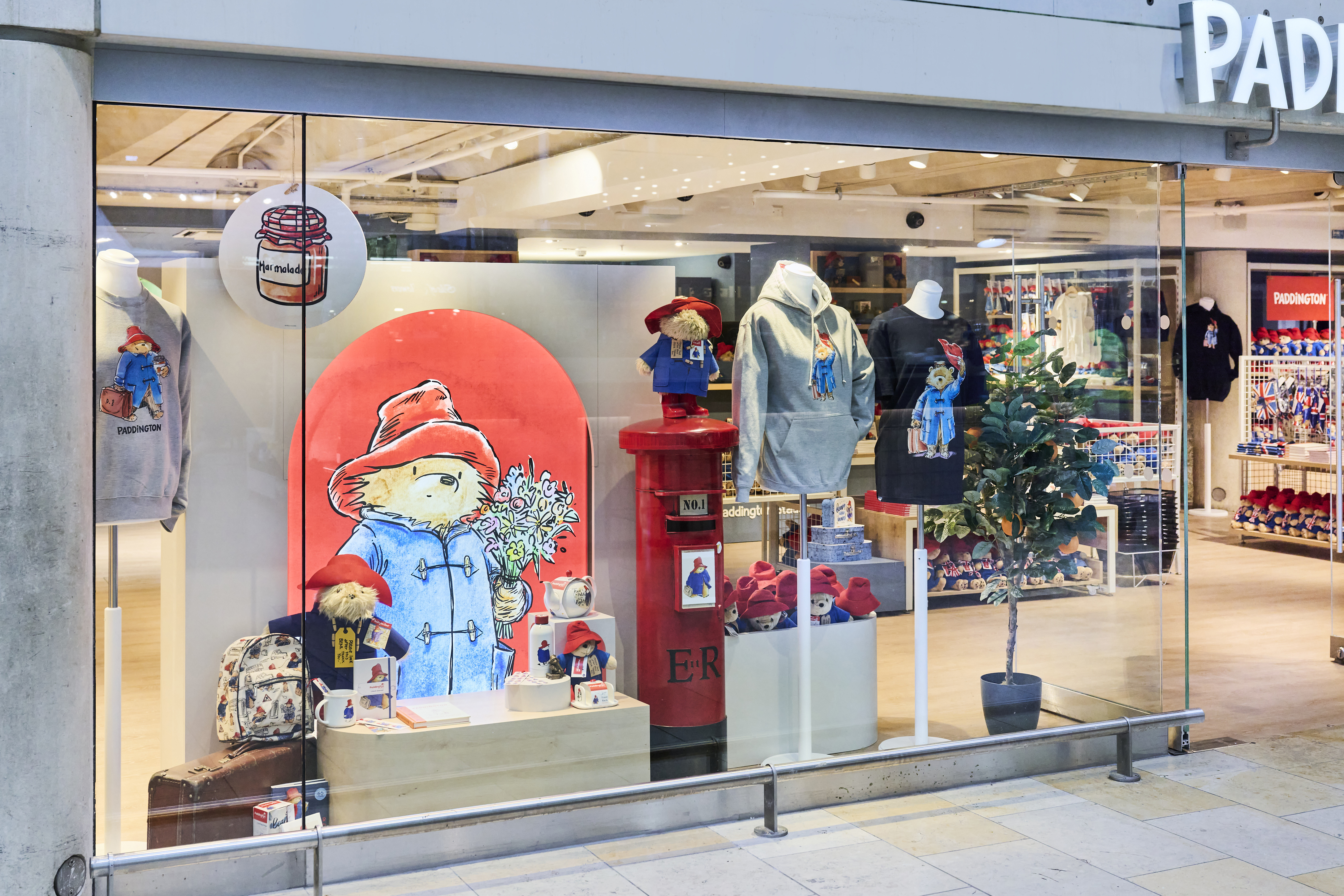 O12 Paddington2 0072 1 Ret